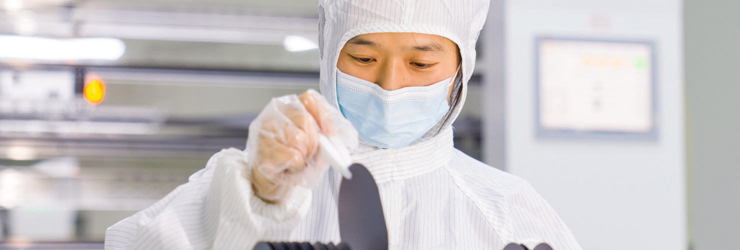 A worker makes and tests semiconductor power device chip products at a workshop of a microelectronics company in Binhai New Area, Hai 'an City, East China's Jiangsu Province, March 23, 2023. 