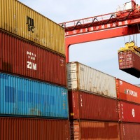 Large machinery loads containers at the China-Kazakhstan (Lianyungang) Logistics Cooperation base in Lianyungang, East China's Jiangsu province, Aug 18, 2022. 